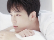 雷火电竞官网-触底逆袭，从圣塞巴斯蒂安的雨战到银石赛道的极限超车